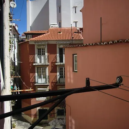 11 Steps Apartment Lisbon